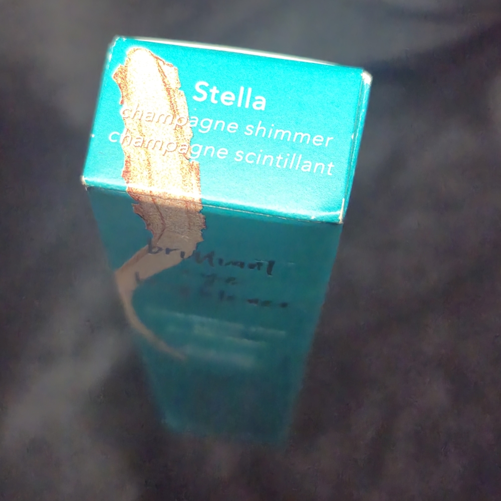 Stella Champagne Shimmer Makeup - Teal Packaging